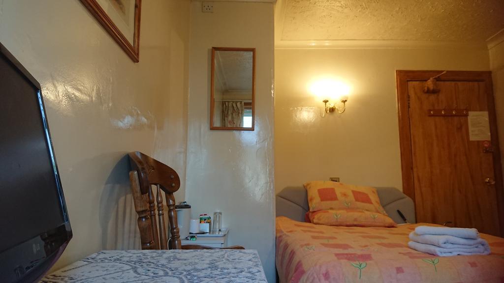 Swan Lake Guest House เอดินบะระ ภายนอก รูปภาพ